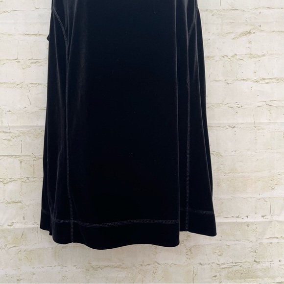 Avenue Black Velour V Neck Sleeveless Stretch Top - Picture 3 of 8